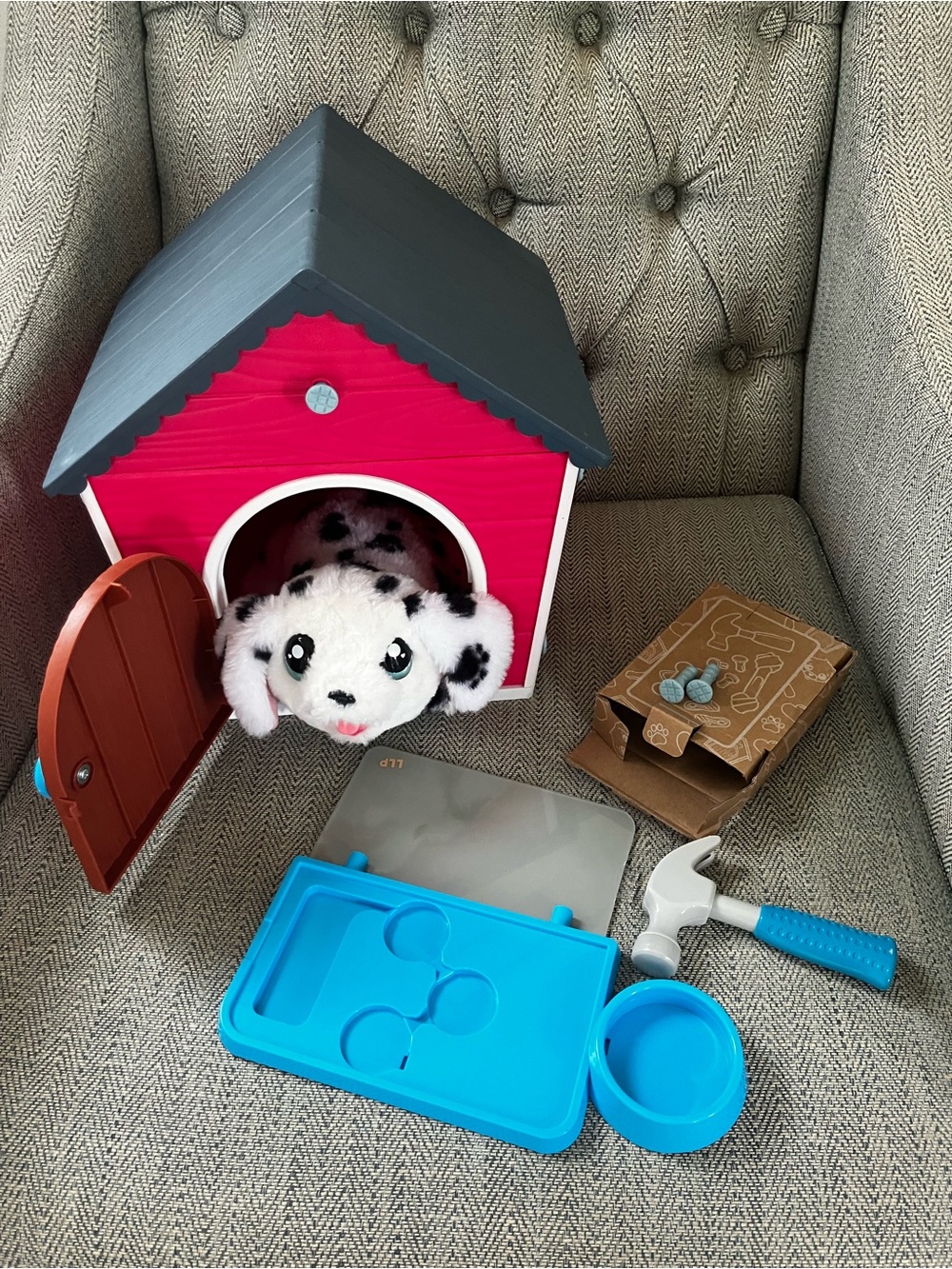 Little Live Pets Buildable Dog House with all parts
